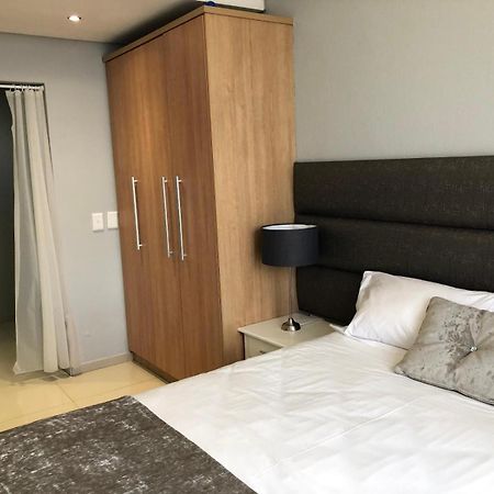 Infinity Self Catering Apartments Bloubergstrand Dış mekan fotoğraf